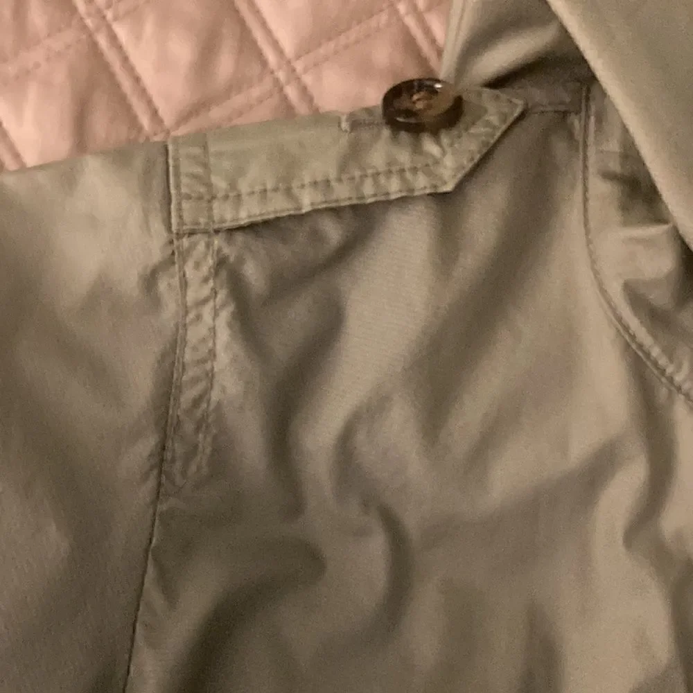 Burberry Boys Rain Jacket with Hood. Olive green Nylon. Size 4 Yr.